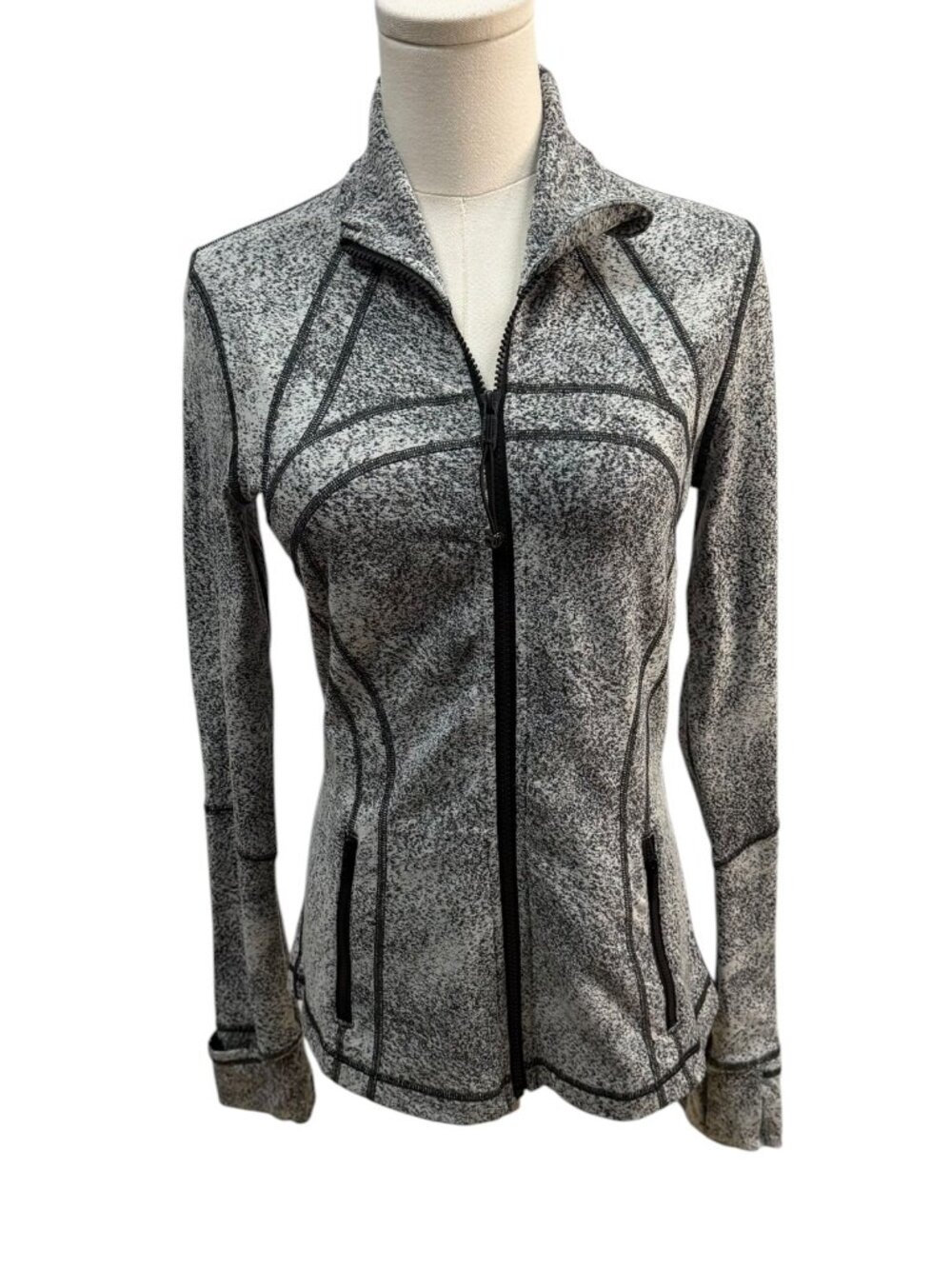 Like New Lululemon Define Jacket Size 8 Black White Heathered Luon Thumbholes